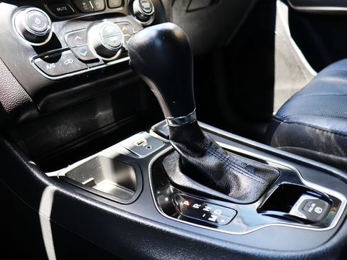 Used 2020 Jeep Cherokee Limited FWD image 52