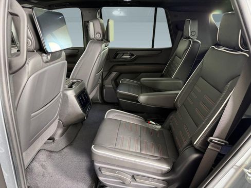 Used 2025 GMC Yukon AT4 Ultimate w/ LPO, Floor Liner Package AWD/4WD image 20