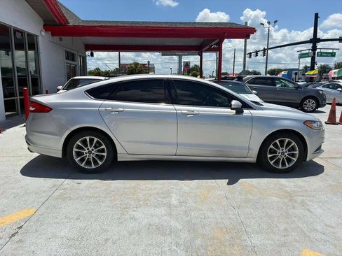 Used 2017 Ford Fusion SE FWD image 9