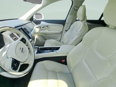 Used 2018 Volvo XC90 T6 Momentum w/ Convenience Package AWD/4WD image 10