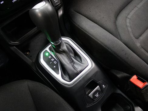 Used 2020 Jeep Renegade Latitude image 39