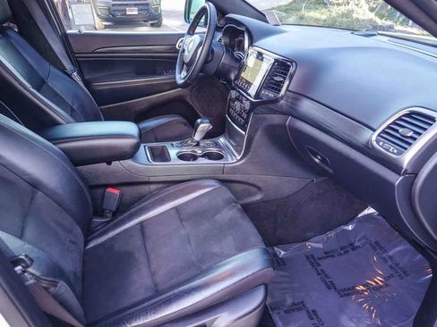 Certified 2021 Jeep Grand Cherokee Laredo X image 15