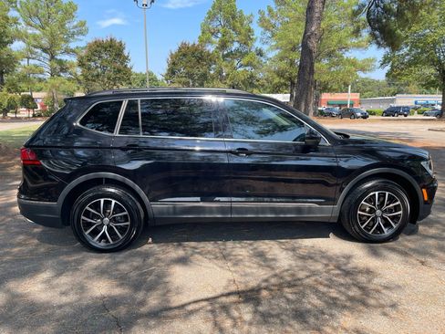Used 2021 Volkswagen Tiguan SE image 6