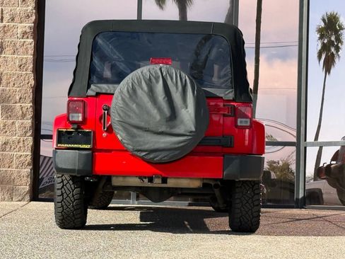 Used 2018 Jeep Wrangler Unlimited Sahara w/ Connectivity Group AWD/4WD image 10