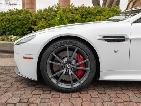 Used 2015 Aston Martin V8 Vantage GT image 4