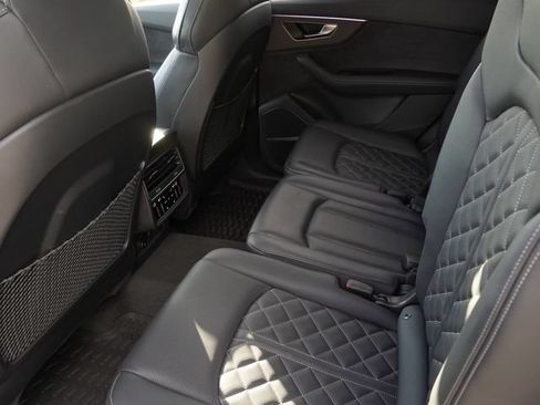 Used 2025 Audi SQ7 Prestige AWD/4WD image 13