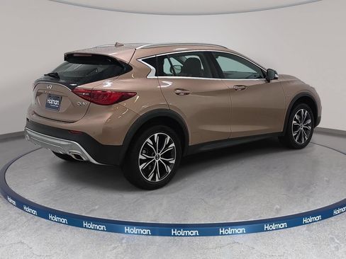 Used 2017 INFINITI QX30 Premium w/ Navigation Package AWD/4WD image 6