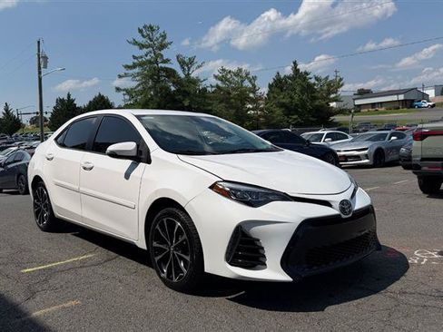 Used 2019 Toyota Corolla SE FWD image 2