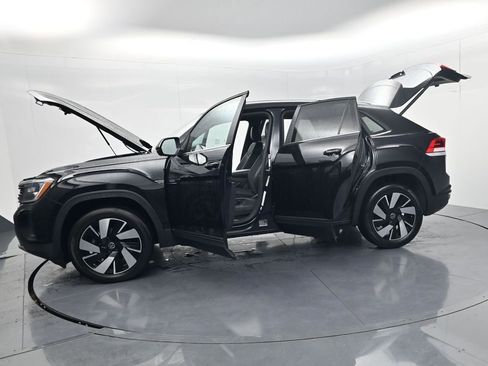 Used 2024 Volkswagen Atlas Cross Sport SE FWD image 65