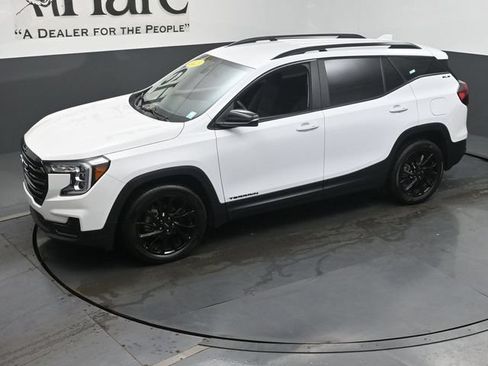 Used 2023 GMC Terrain SLE w/ Driver Convenience Package FWD image 44
