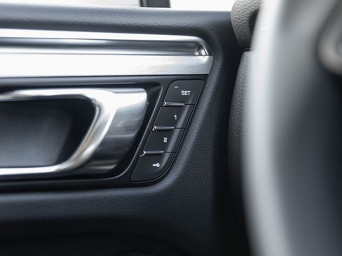 New 2026 Porsche Macan image 18