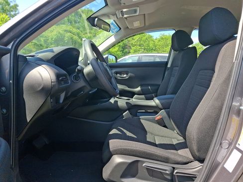 Certified 2025 Honda HR-V LX image 15