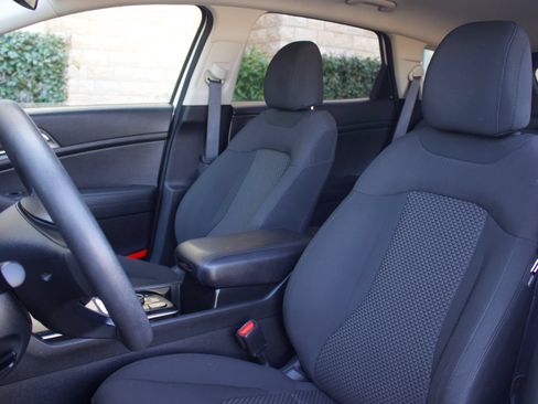 Used 2023 Kia Sportage LX FWD image 13
