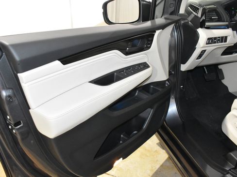 New 2026 Honda Odyssey Touring image 26