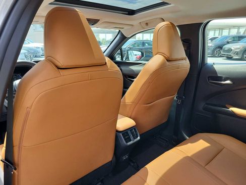 Used 2021 Lexus UX 200 w/ Accessory Package (Z1) FWD image 18