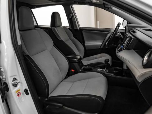 Used 2018 Toyota RAV4 XLE w/ Plus Extra Value Package image 31