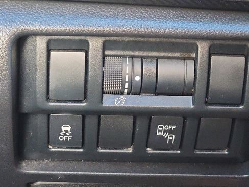 Used 2019 Subaru Crosstrek 2.0i Premium w/ Moonroof Package image 24