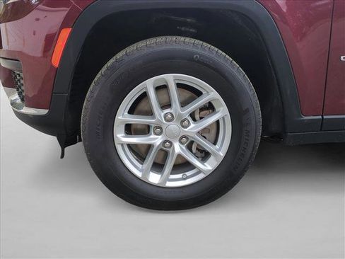 Used 2024 Jeep Grand Cherokee L Laredo RWD image 26
