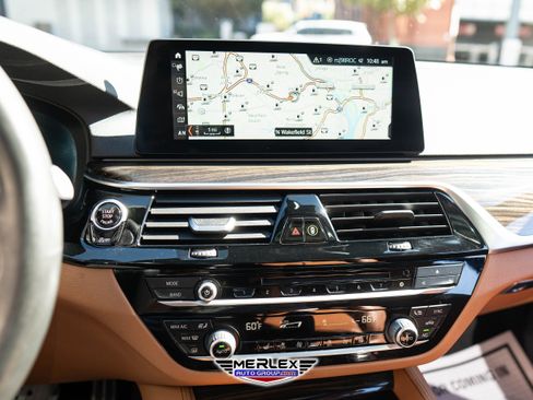 Used 2019 BMW 540i w/ M Sport Package image 31