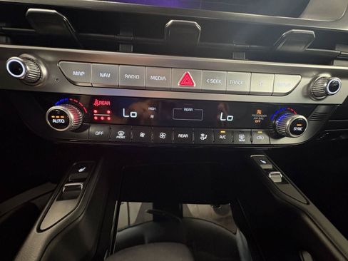 Used 2025 Kia Telluride S AWD/4WD image 33