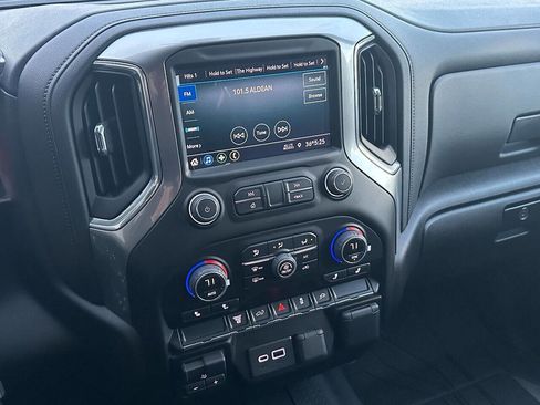Used 2022 Chevrolet Silverado 2500 LT w/ Fleet Comfort Package AWD/4WD image 4