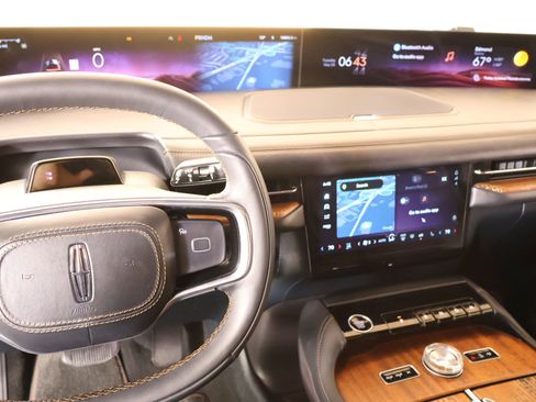 Used 2025 Lincoln Navigator Black Label AWD/4WD image 6
