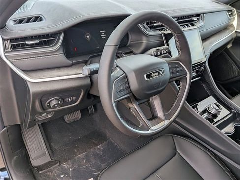 New 2025 Jeep Grand Cherokee Limited w/ Black Appearance Package image 11