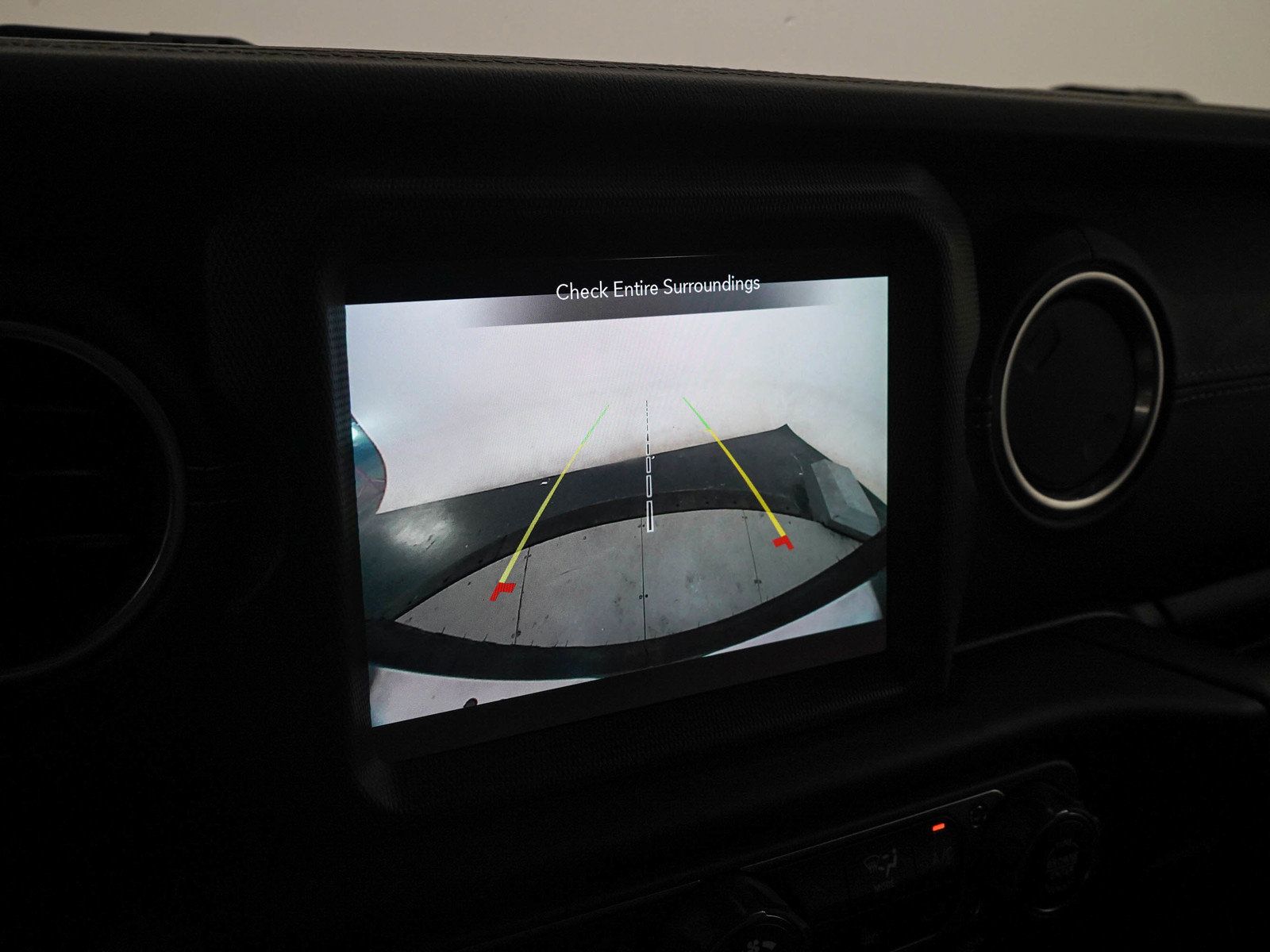 Used 2020 Jeep Wrangler Unlimited Sahara AWD/4WD image 20