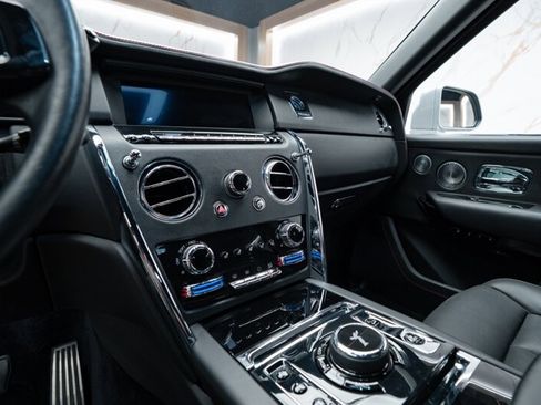 Used 2020 Rolls-Royce Cullinan image 10