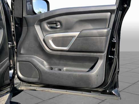 Used 2024 Nissan Titan SV w/ SV Convenience Package RWD image 20
