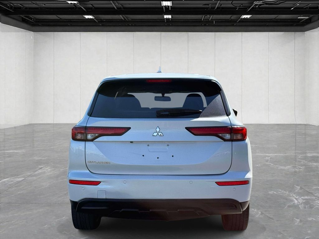 Used 2022 Mitsubishi Outlander ES AWD/4WD image 3