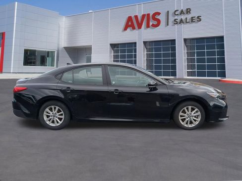 Used 2025 Toyota Camry LE image 5