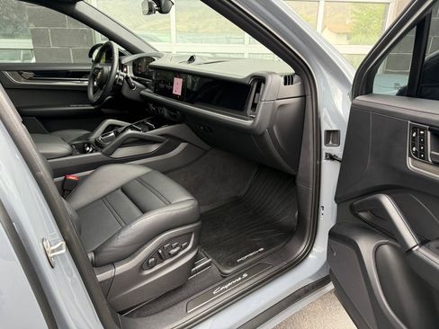 Used 2026 Porsche Cayenne S AWD/4WD image 19
