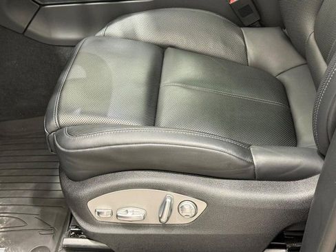 Certified 2025 Porsche Macan image 27