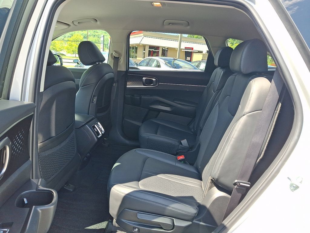 Certified 2023 Kia Sorento EX AWD/4WD image 12