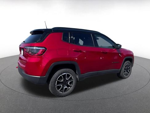 Used 2025 Jeep Compass Trailhawk AWD/4WD image 14