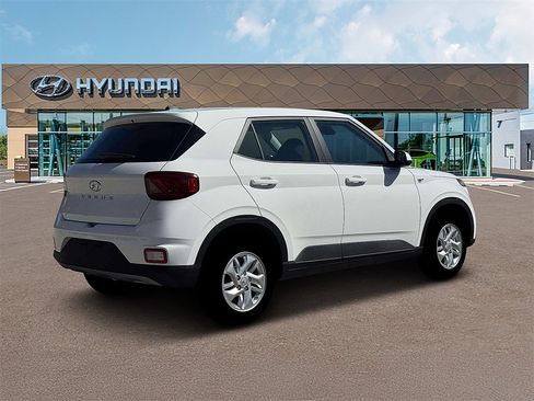 New 2026 Hyundai Venue SE image 8