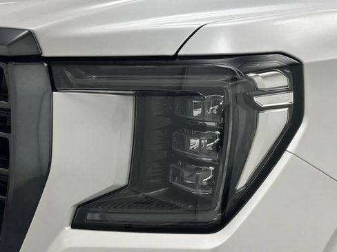 Used 2022 GMC Yukon XL AT4 AWD/4WD image 22