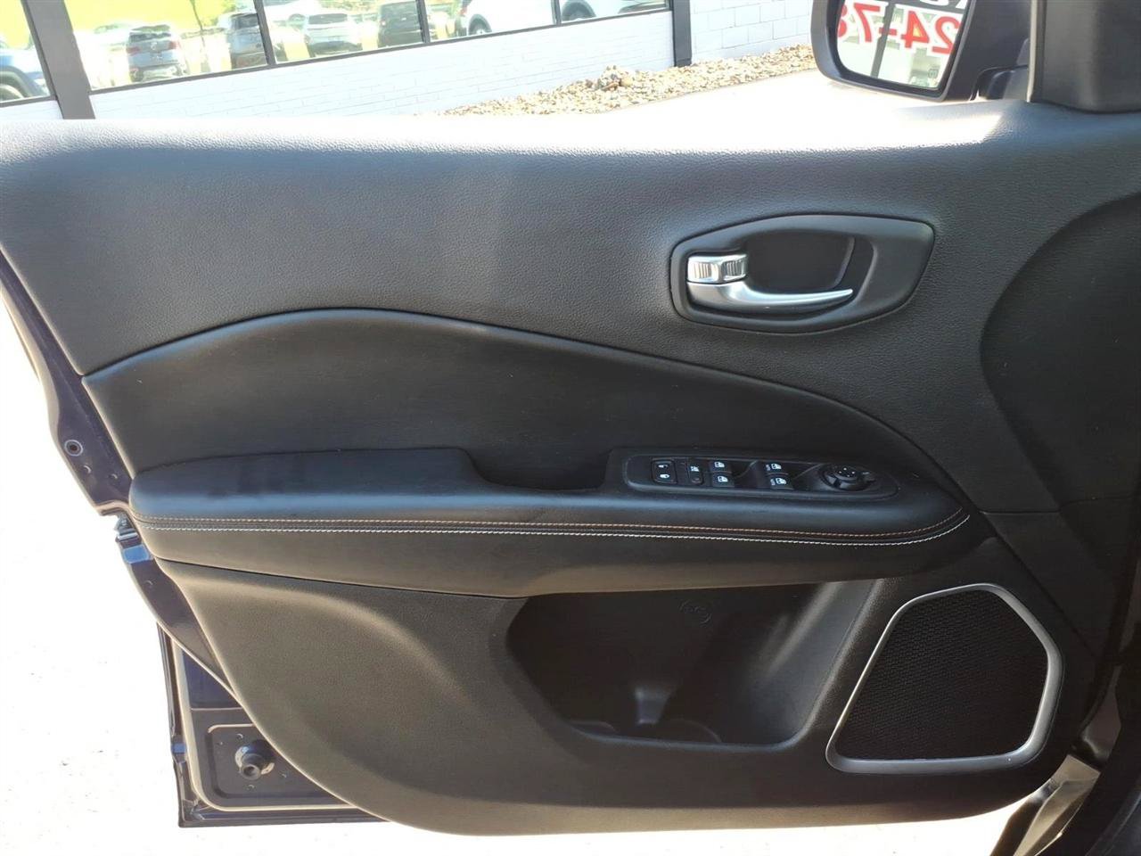 Used 2019 Jeep Compass Latitude AWD/4WD image 10