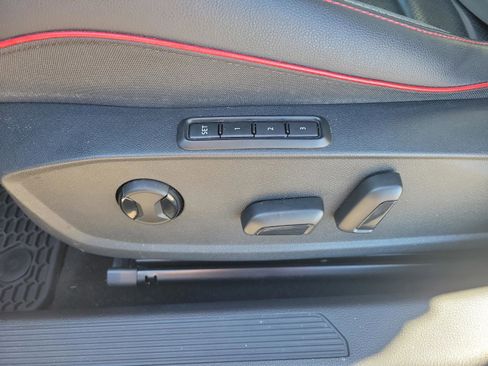 Used 2022 Volkswagen GTI SE w/ SE Leather Package image 5