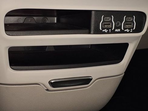 Used 2023 Chrysler Pacifica Touring-L AWD/4WD image 27