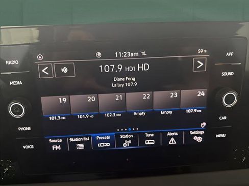 Used 2025 Volkswagen Jetta SE FWD image 20