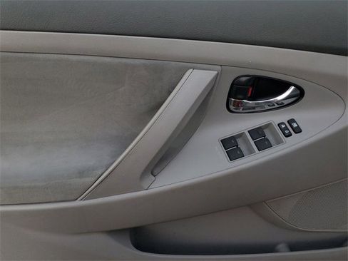 Used 2011 Toyota Camry Hybrid image 8