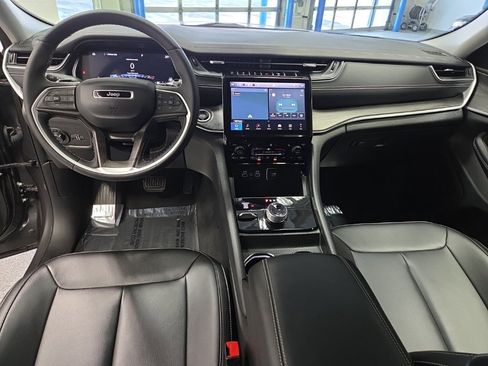 Used 2024 Jeep Grand Cherokee Limited w/ Black Appearance Package image 11