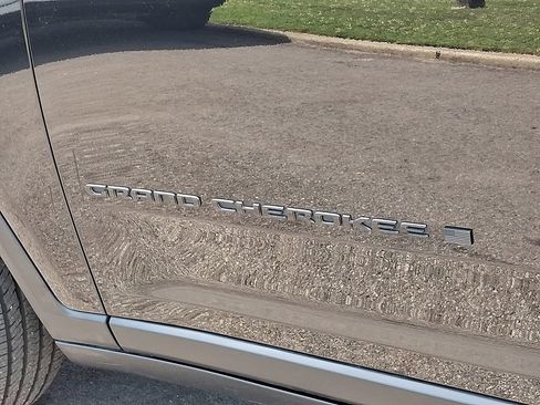 Certified 2025 Jeep Grand Cherokee Altitude AWD/4WD image 30