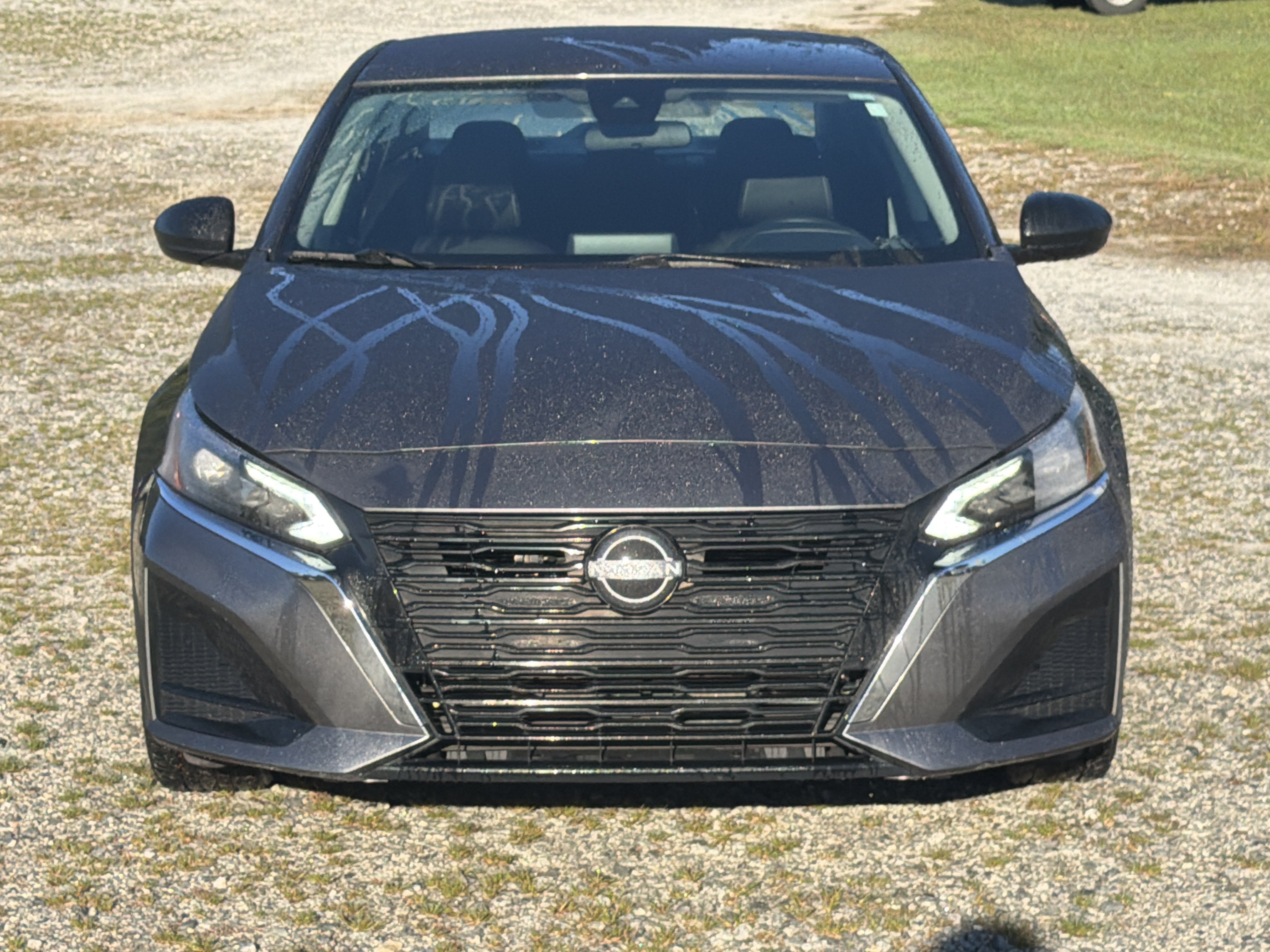Used 2024 Nissan Altima 2.5 SV FWD image 2