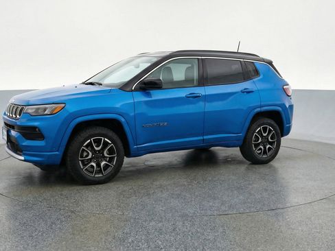 Used 2025 Jeep Compass Trailhawk image 3