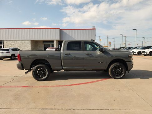 New 2026 RAM 2500 Laramie AWD/4WD image 7