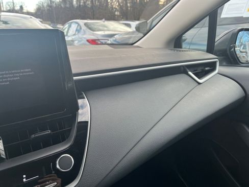 Used 2025 Toyota Corolla LE image 29