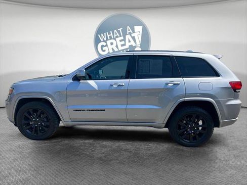 Certified 2019 Jeep Grand Cherokee Altitude AWD/4WD image 7
